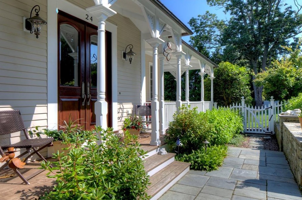 24 Orient Ave, Jamestown RI  02835-1834 exterior