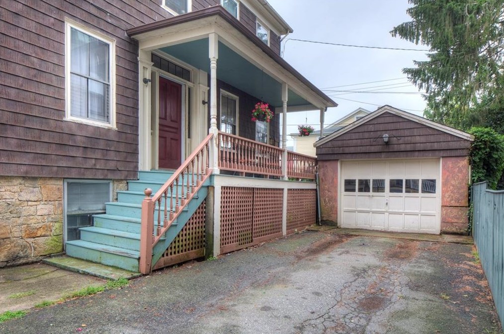 71 Prospect Hill St, Middletown, RI 02840