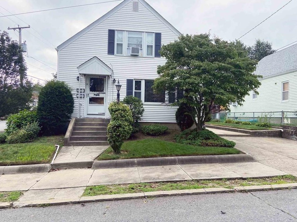 4 Berkley St, Cranston, RI 02910-2406
