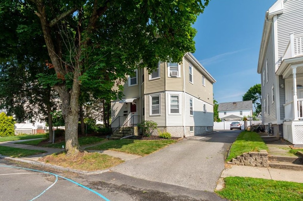 69 Waterman Ave, Cranston, RI 02910 exterior