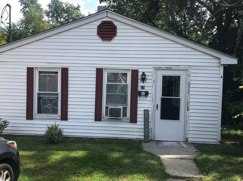 25 Muron Ave, Bellingham MA  02019-2117 exterior