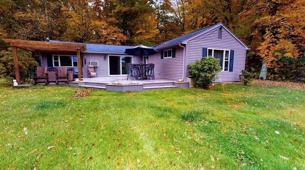 249 E Shore Dr, Coventry, RI 02816