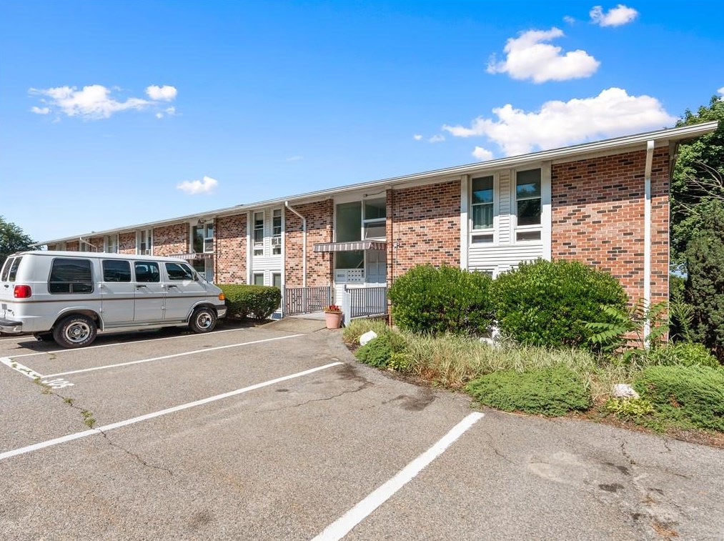 345 Main Rd #105, Tiverton, RI 02878