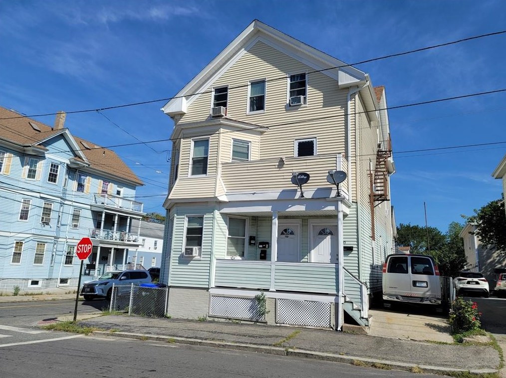 35 Yale Ave, Providence, RI 02908