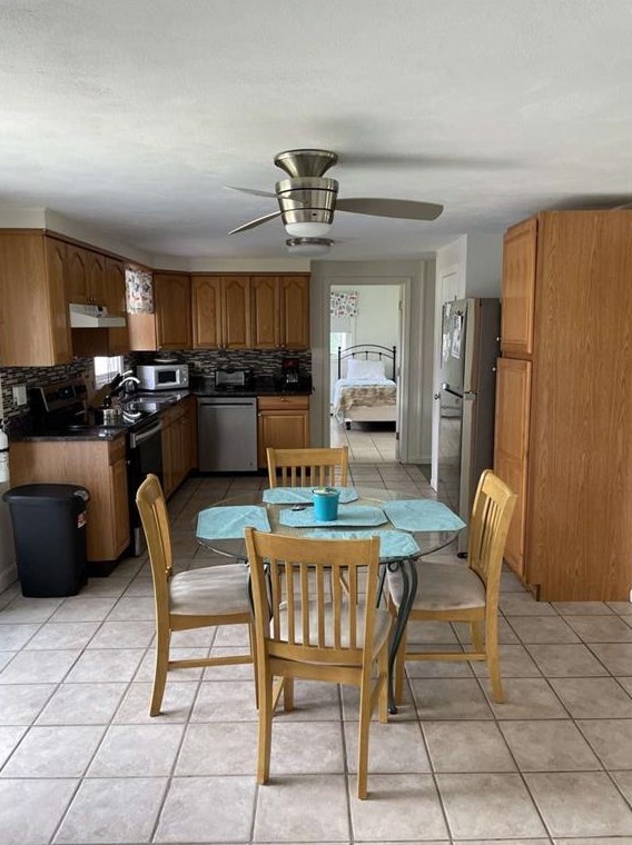 36 Hope Ln, South Kingstown, RI 02882