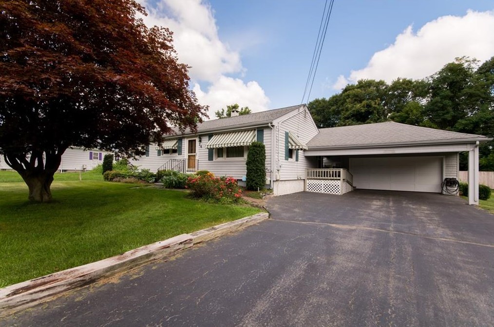 14 Montgomery St, Tiverton, RI 02878