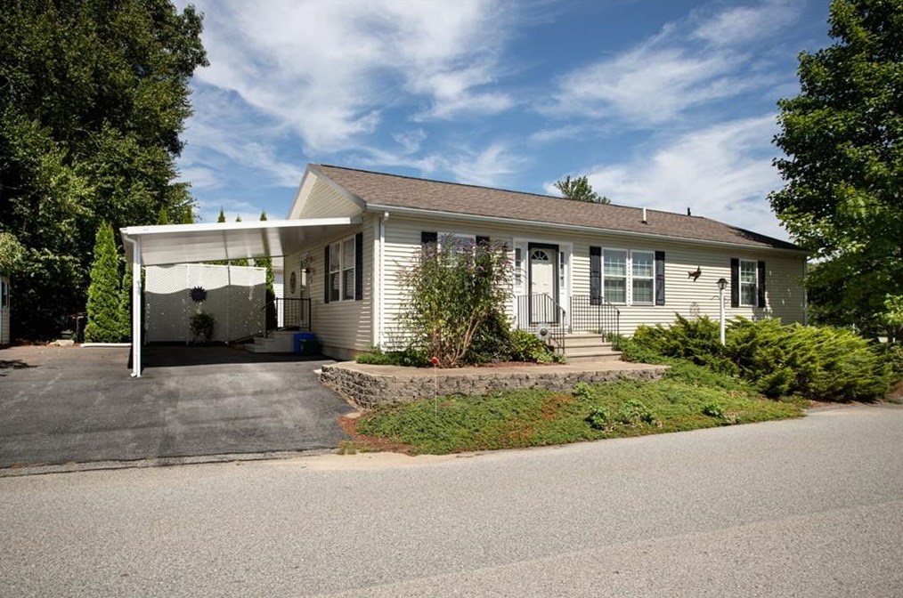 206 Songbird Ln, Tiverton, RI 02878