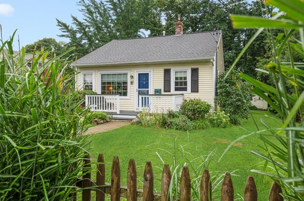 10 Lawton Ave, North Kingstown, RI 02852