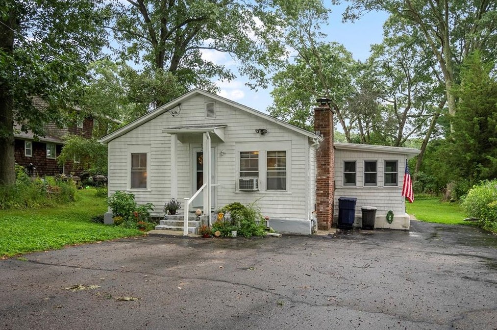 14 Russell Dr, North Kingstown, RI 02852