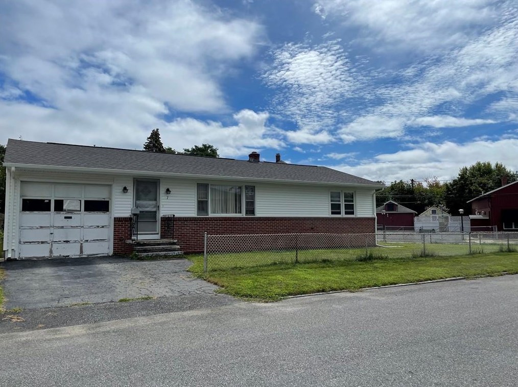 7 Victoria Ave, Cranston, RI 02920-6709