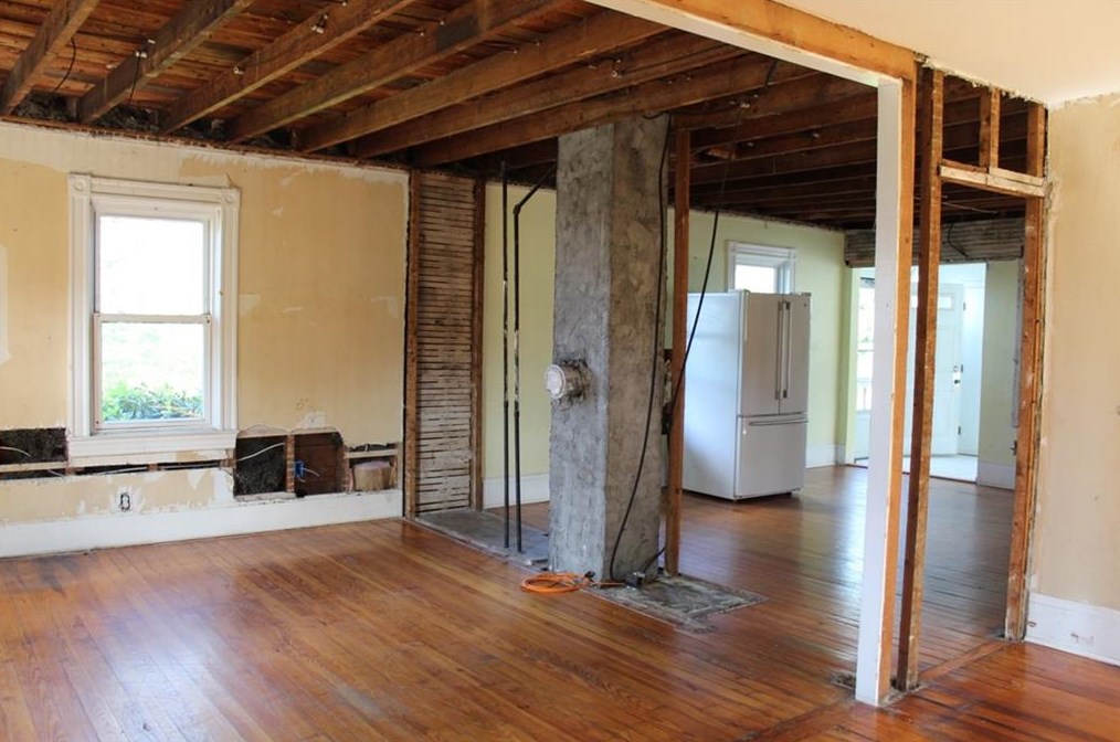 158 Hilton St, Tiverton, RI 02878