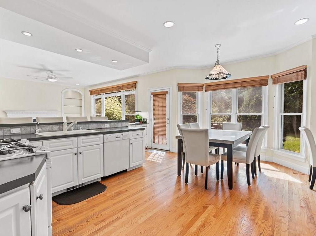 26 Griswold Ave, Bristol RI  02809-2927 exterior