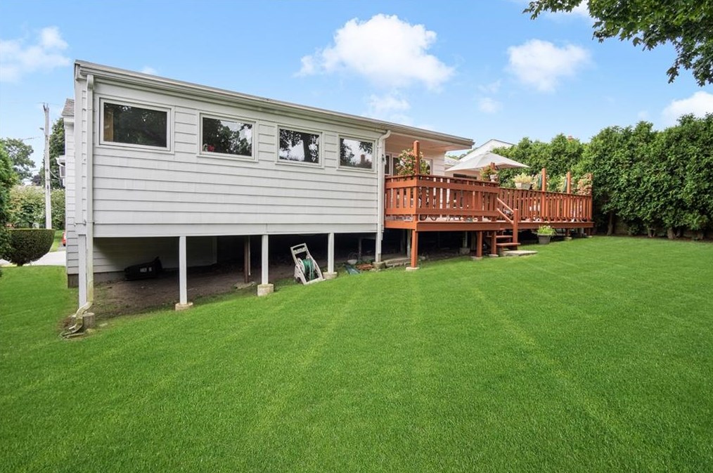 95 Hyde St, Cranston RI 02920-6315 exterior