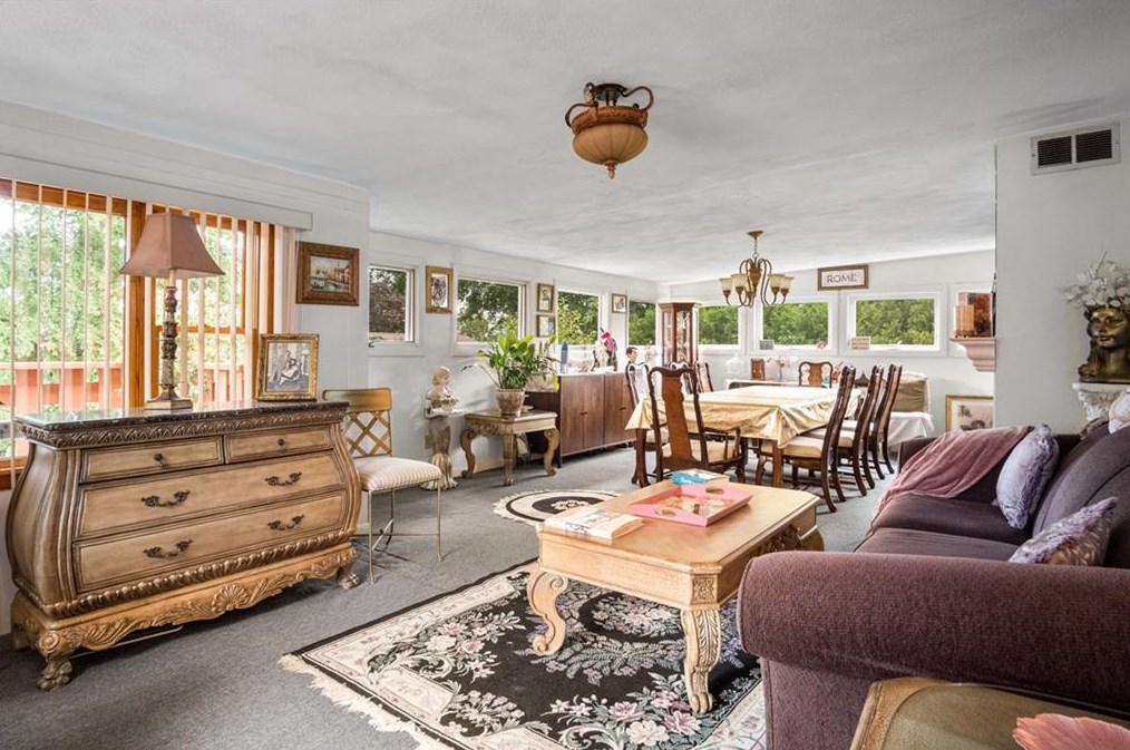 95 Hyde St, Cranston RI 02920-6315 exterior