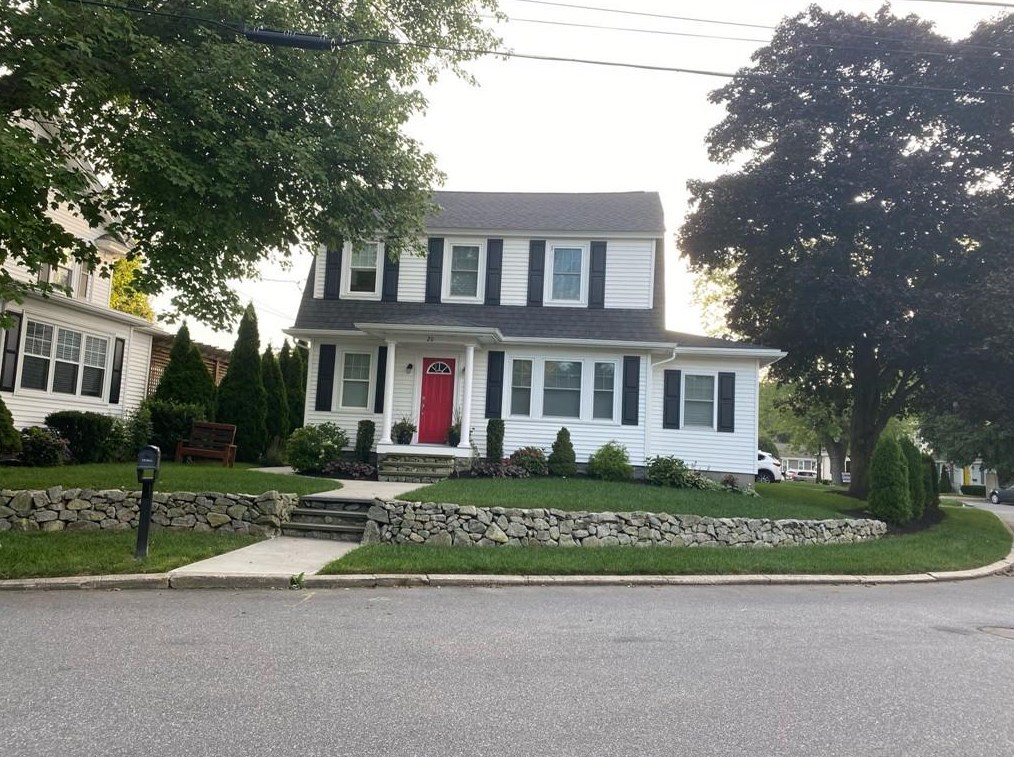 20 Crest Ave, Lincoln, RI 02865