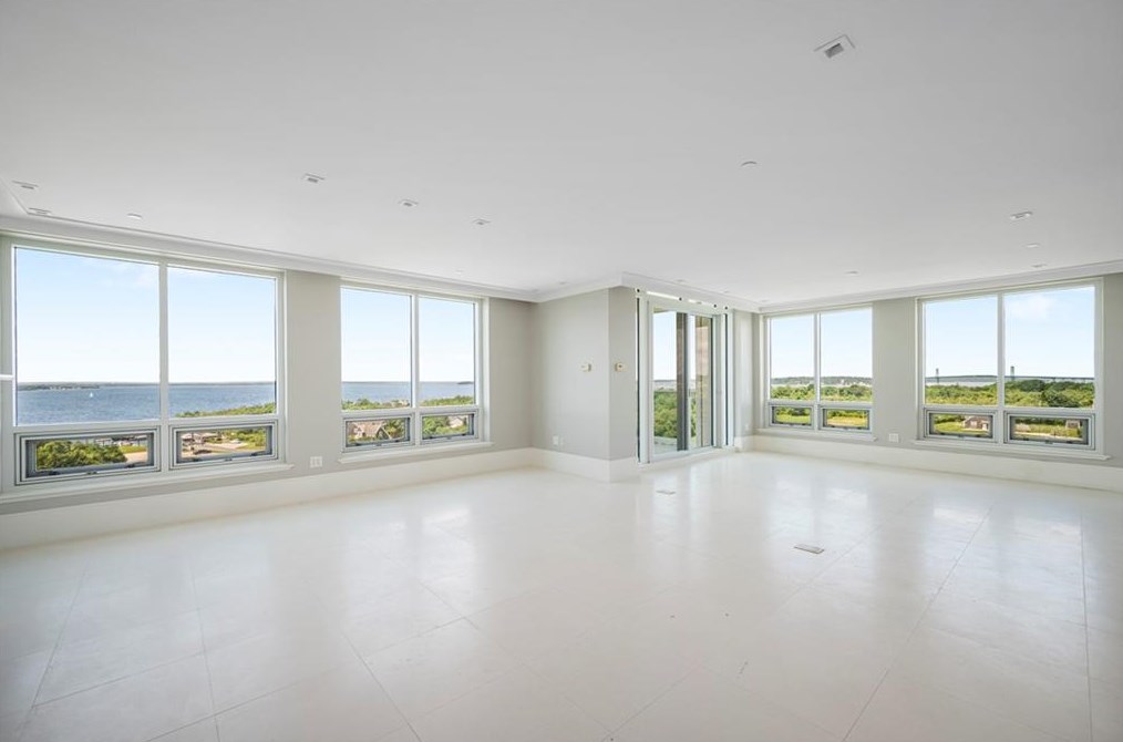 1 Tower Dr #905, Portsmouth, RI 02871