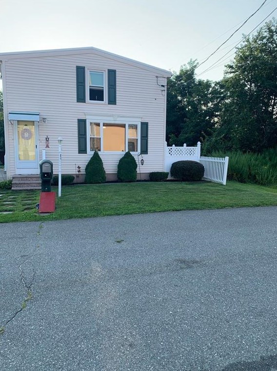 16 Pommenville St, Pawtucket, RI 02861-4004