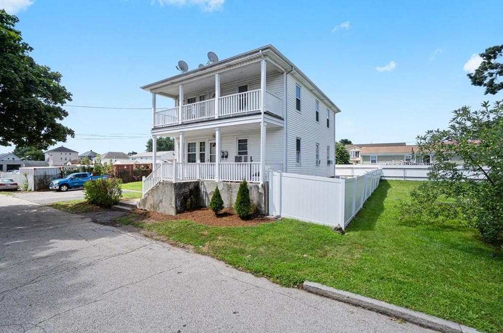 38 Cotter St, East Providence, RI 02914 exterior