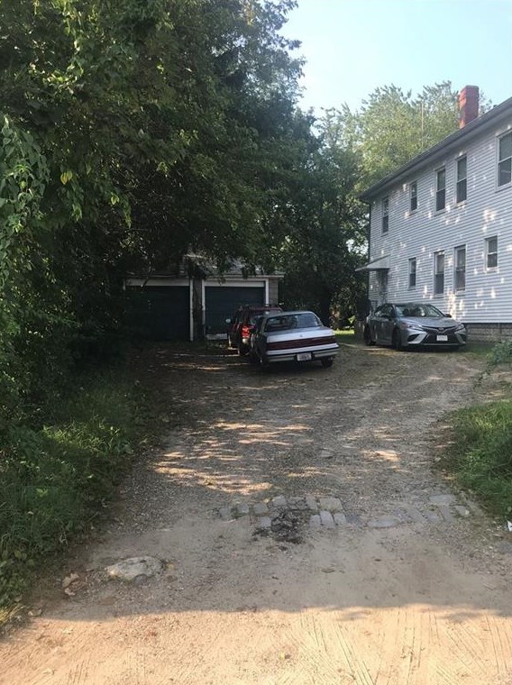 104 Dunedin St, Cranston RI  02920-7224 exterior