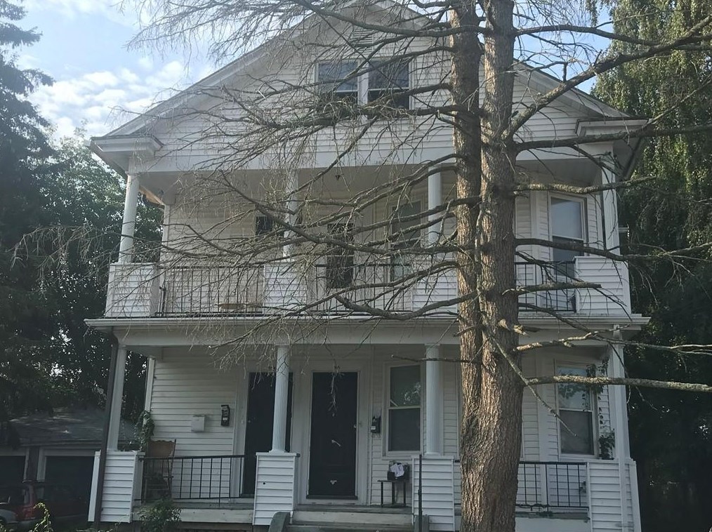 104 Dunedin St, Cranston, RI 02920