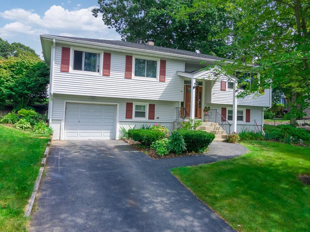 13 Julia Dr, Providence, RI 02911