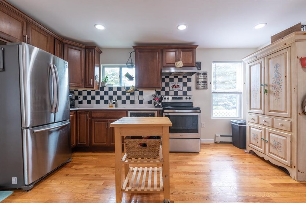 110 Apulia St, East Providence, RI 02914