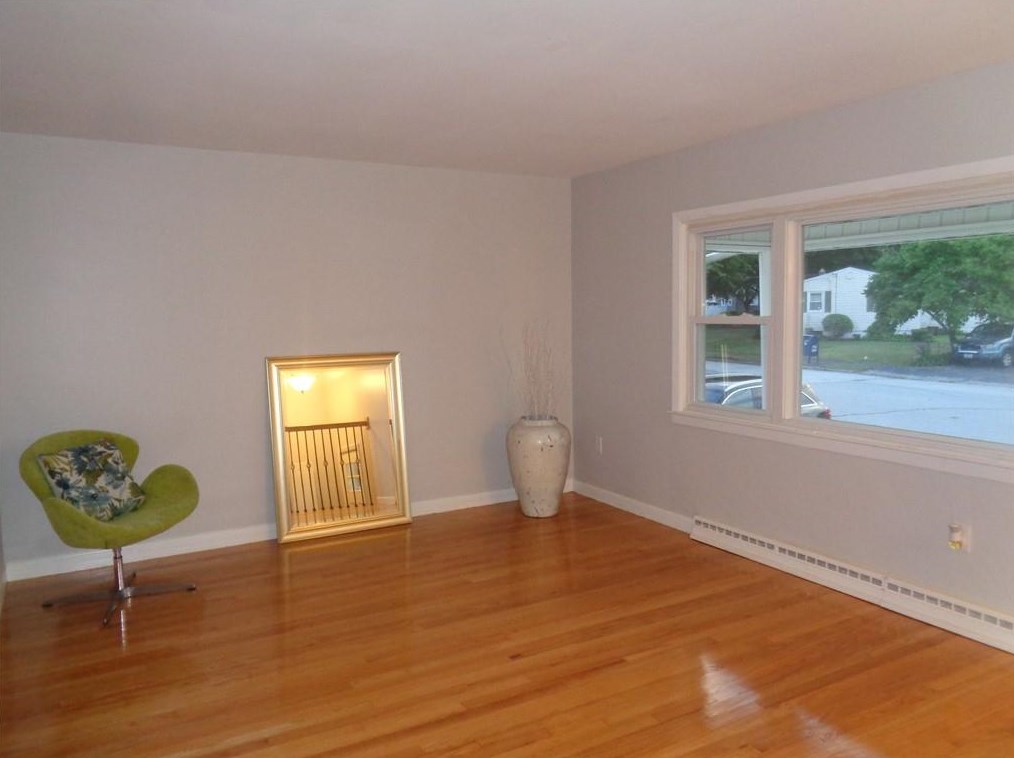 160 Lake Garden Dr, Cranston RI  02920-1208 exterior