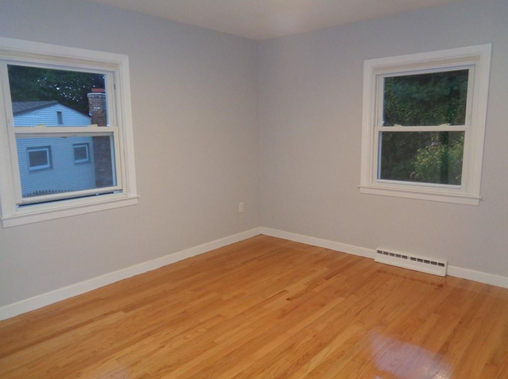 160 Lake Garden Dr, Cranston RI  02920-1208 exterior