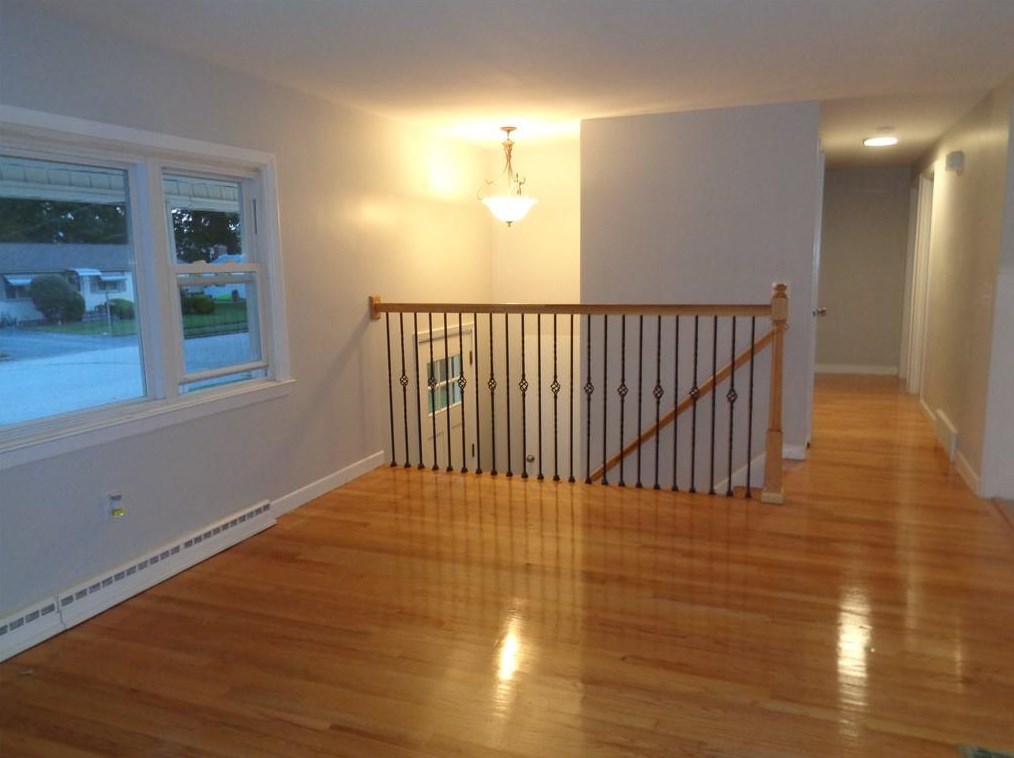 160 Lake Garden Dr, Cranston RI  02920-1208 exterior