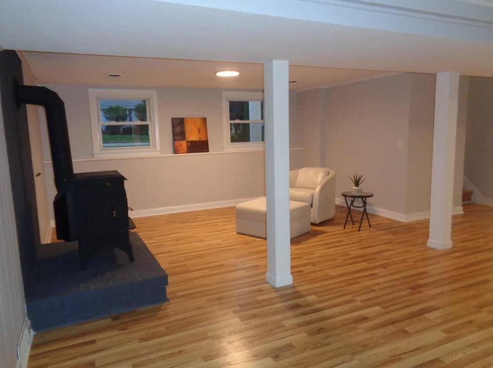 160 Lake Garden Dr, Cranston RI  02920-1208 exterior