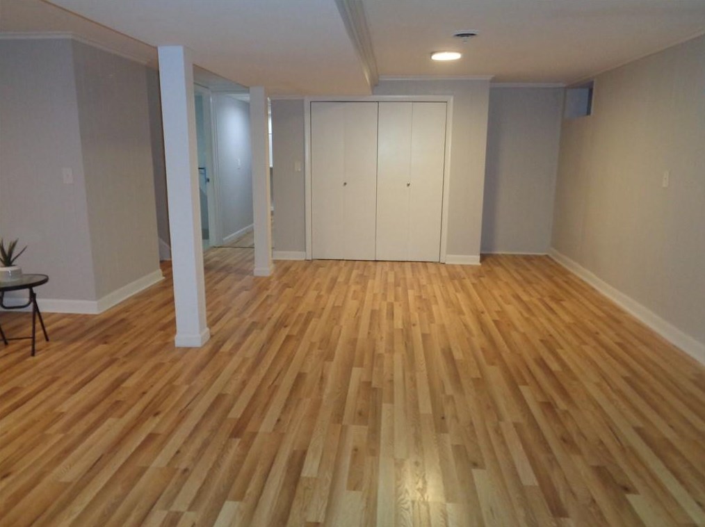 160 Lake Garden Dr, Cranston RI  02920-1208 exterior