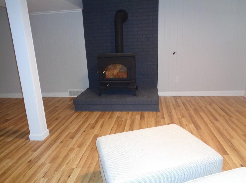 160 Lake Garden Dr, Cranston RI  02920-1208 exterior