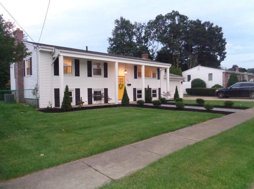160 Lake Garden Dr, Cranston, RI 02920