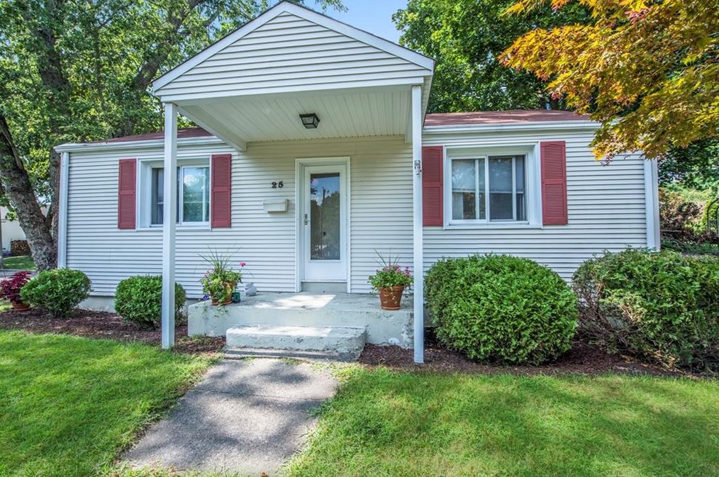 25 Maple Dr, North Kingstown, RI 02852