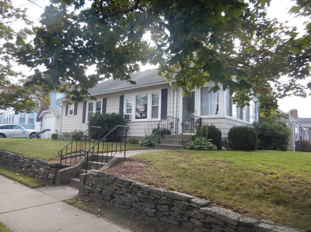 806 Pontiac Ave, Cranston, RI 02910