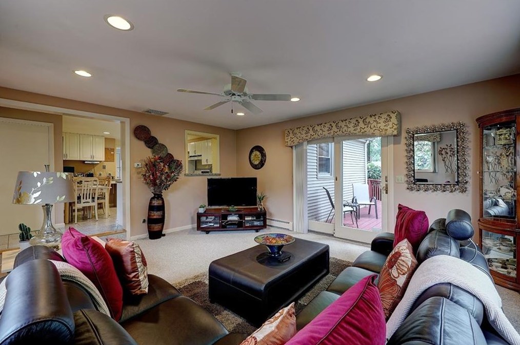 165 Belvedere Dr, Cranston RI 02920-3603 exterior