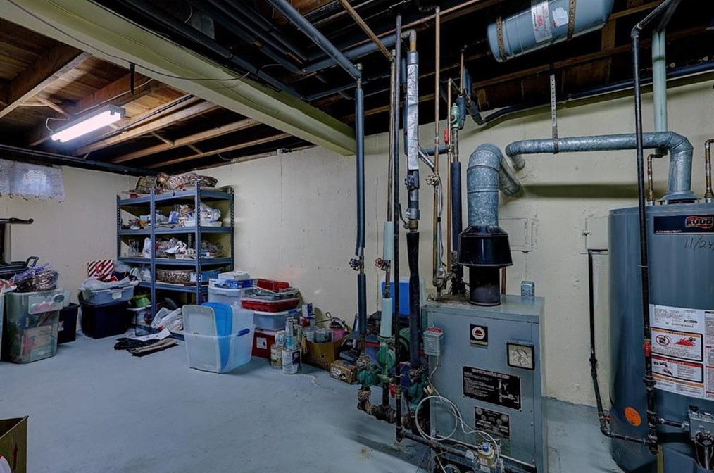 165 Belvedere Dr, Cranston RI 02920-3603 exterior