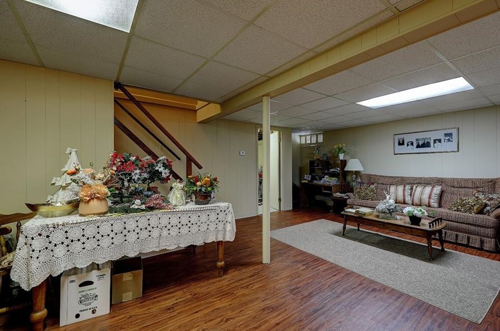 165 Belvedere Dr, Cranston RI 02920-3603 exterior