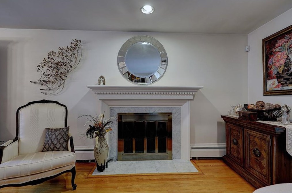 165 Belvedere Dr, Cranston RI 02920-3603 exterior