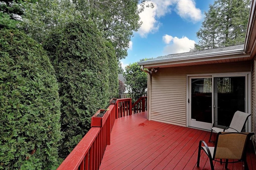 165 Belvedere Dr, Cranston RI 02920-3603 exterior