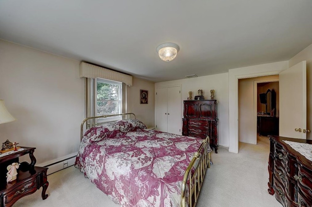 165 Belvedere Dr, Cranston RI 02920-3603 exterior