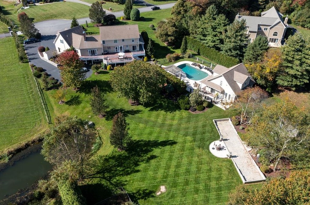 50 Crest Dr, Cranston, RI 02921-3311