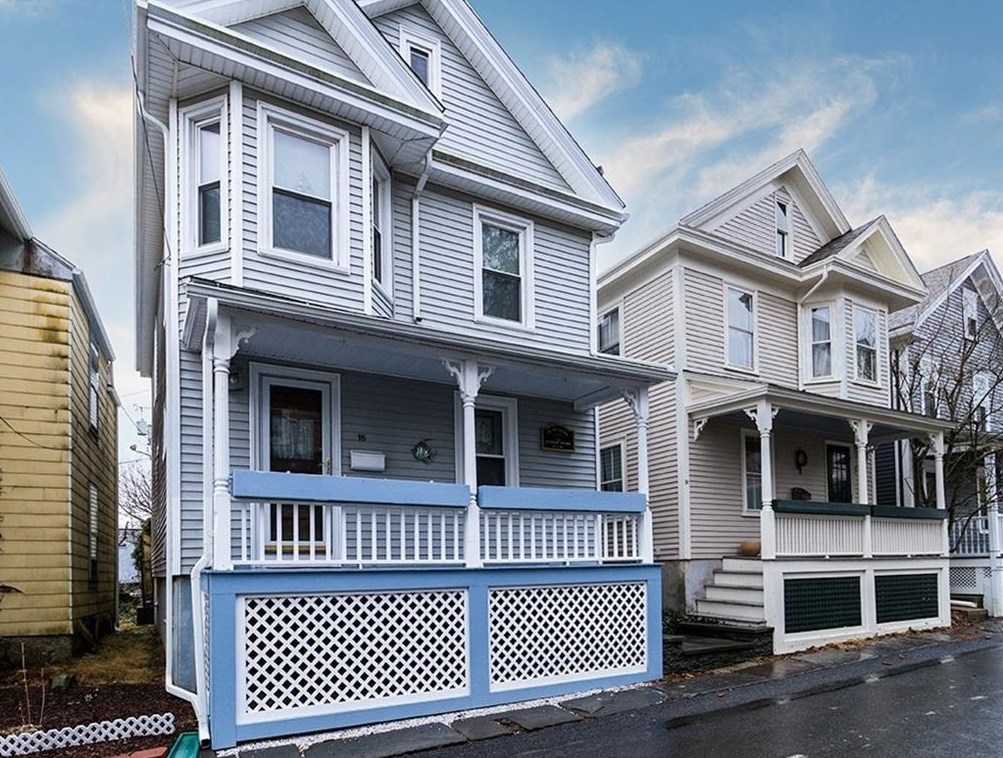 18 Calvert St, Middletown, RI 02840