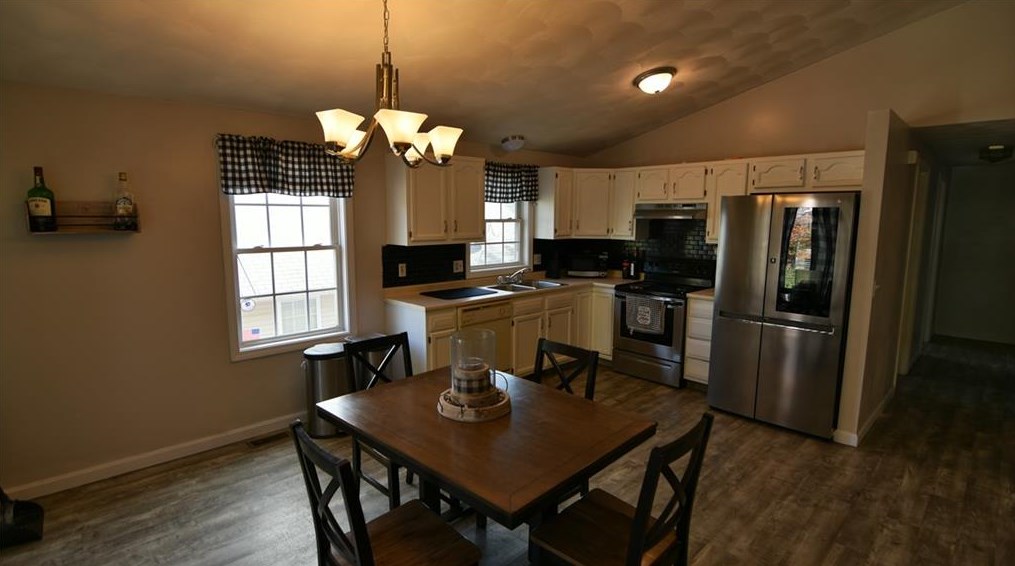 206 Chapel St, Woonsocket, RI 02895