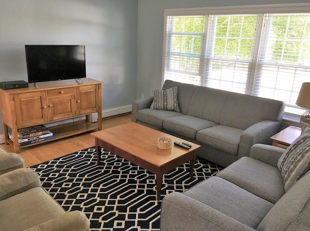 43 Wanda St, South Kingstown, RI 02882