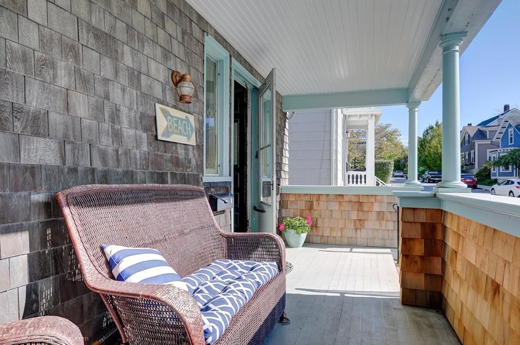 4 Ayrault St, Middletown, RI 02840