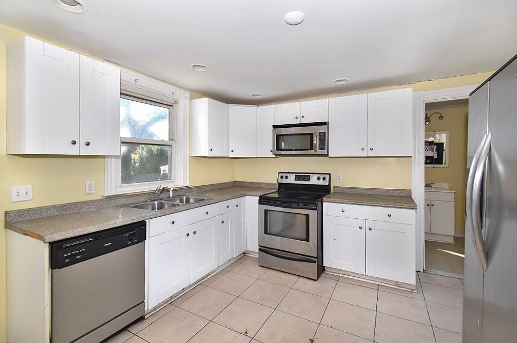 324 Glenwood Ave, Pawtucket, RI 02860