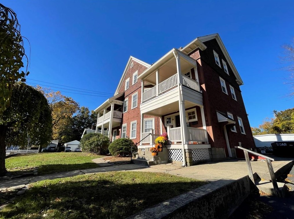 71 Chapel St #3, Lincoln, RI 02865