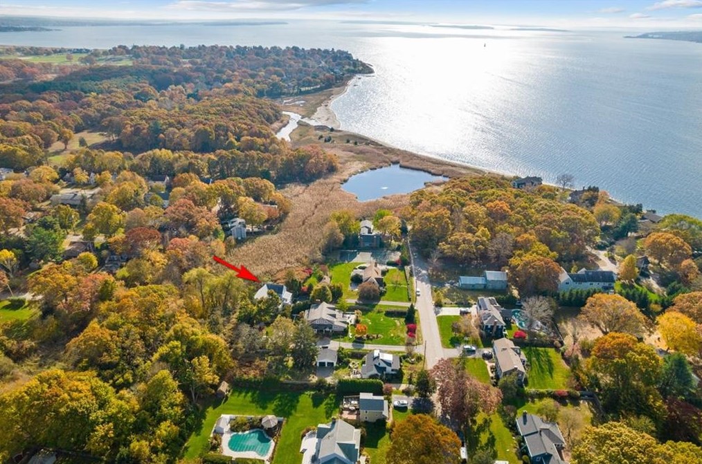 146 Alfred Drown Rd, Barrington, RI 02806-1933
