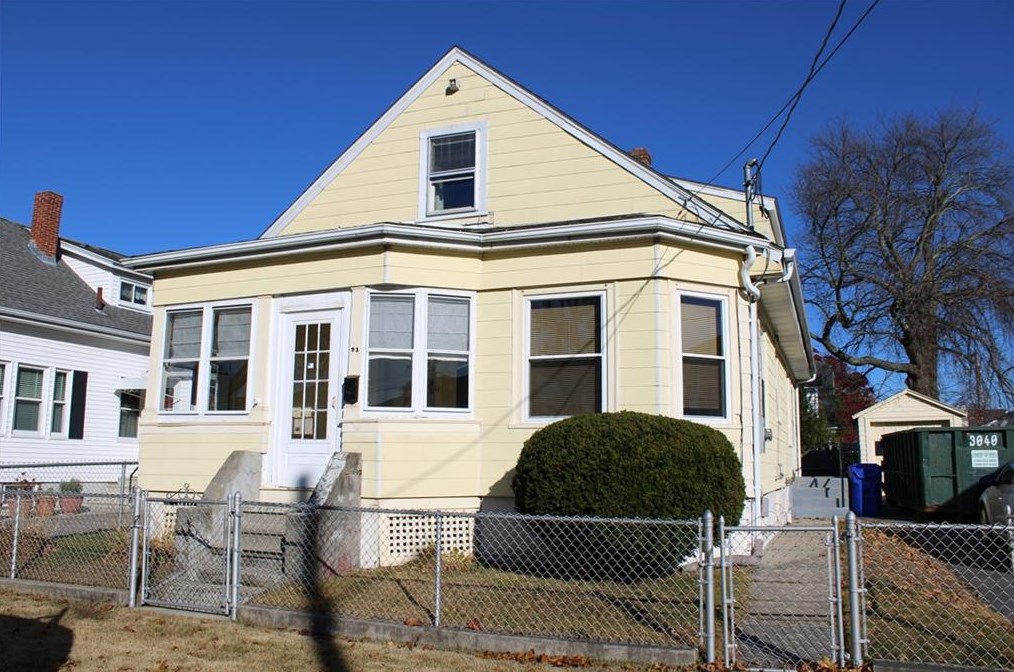 93 Stedman Ave, Pawtucket, RI 02860-2429